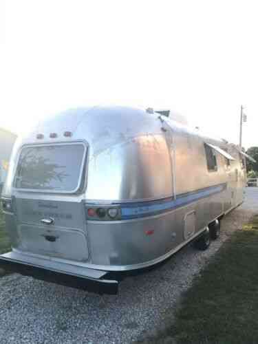 Airstream (1971) Airstream International Sovereign 31: Vans, SUVs, and ...