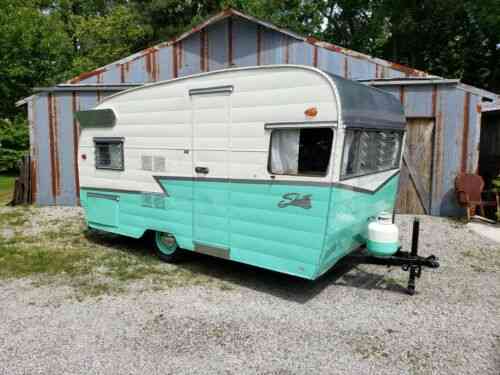 Shasta Airflyte 16ft Vintage Camper Kustom Patina: Vans, SUVs, and ...