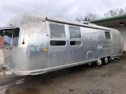 Airstream Sovereign International Land Yacht (1971): Vans, Suvs, And 