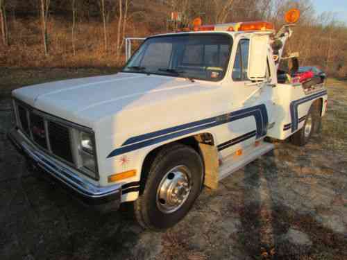 Gmc 3500 (1985) Gmc 3500 Tow Truck: 350 V-8 4-speed: Vans, SUVs, and ...