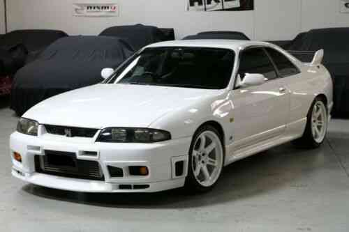 Nissan Skyline Gt R R33 V Spec 2 7l Huge Specs And Built To Used Classic Cars