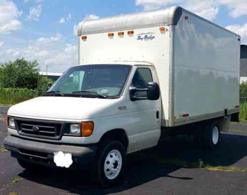 Ford E 350 Super Duty Box Truck 04 Ford 50 Gas Auto 15 Vans Suvs And Trucks Cars