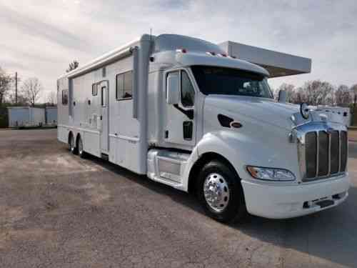 Showhauler Peterbilt (2008) This Is A Show Hauler: Vans, SUVs, and ...