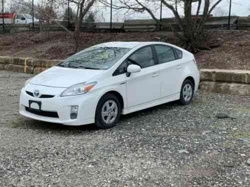 Toyota Prius (2010) White Toyota Prius Has Been Used: Used Classic Cars