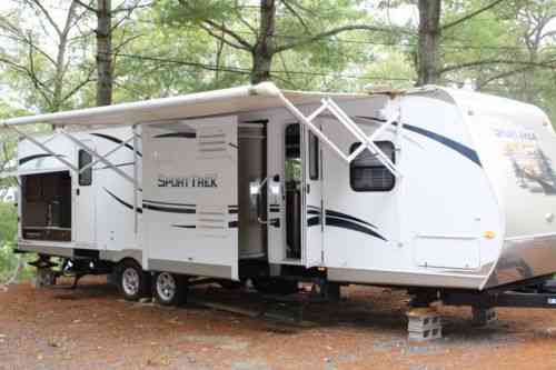 Venture Sport Trek 320 Vik (2013) Priced To Sell!: Vans, SUVs, and ...