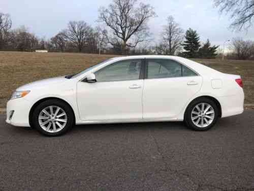 Toyota Camry (2014) Fully Loaded 1/2 White Toyota Camry: Used Classic Cars