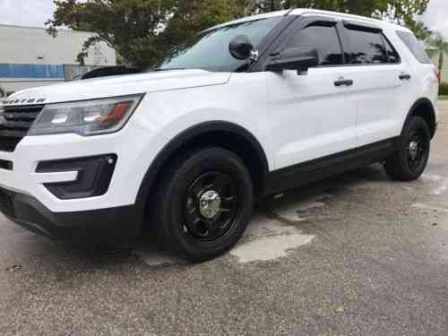 Ford Explorer Police Interceptor 16 We Are Here Selling A Used Classic Cars