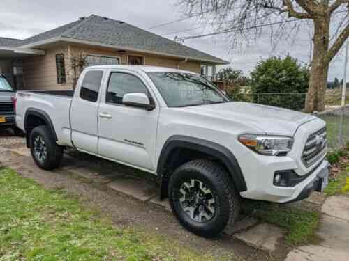 Toyota Tacoma Trd Off Road 4x4 Access Cab (2016) Tacoma: Used Classic Cars