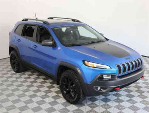Cherokee Trailhawk Hydro Blue Pearlcoat 17 561 257 4527 Used Classic Cars