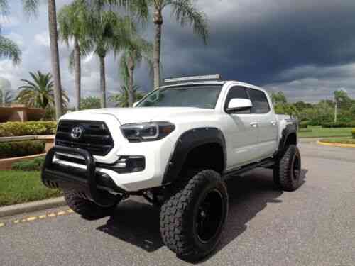 17 Toyota Tacoma Double Cab 4dr Pro-comp Fabtech Lift: Used Classic Cars