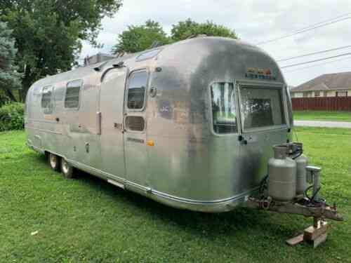 airstream land yacht 1972