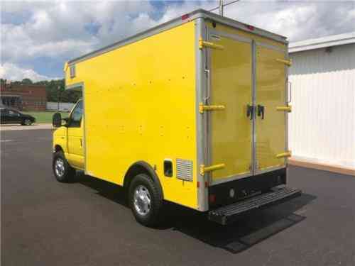 Ford E 350 Box Truck 10 Ford 50 Yellow Box Truck 5 4l Vans Suvs And Trucks Cars