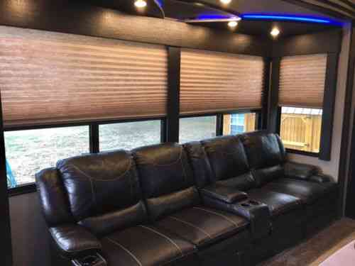 Grand Design Momentum 351m Owners Manual