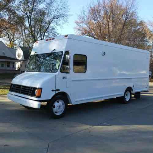 Workhorse P42 (2004) Step Van Is Powered By A Chevy: Vans, SUVs, and ...